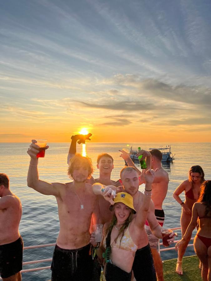 Revolution Koh Tao 호스텔 외부 사진