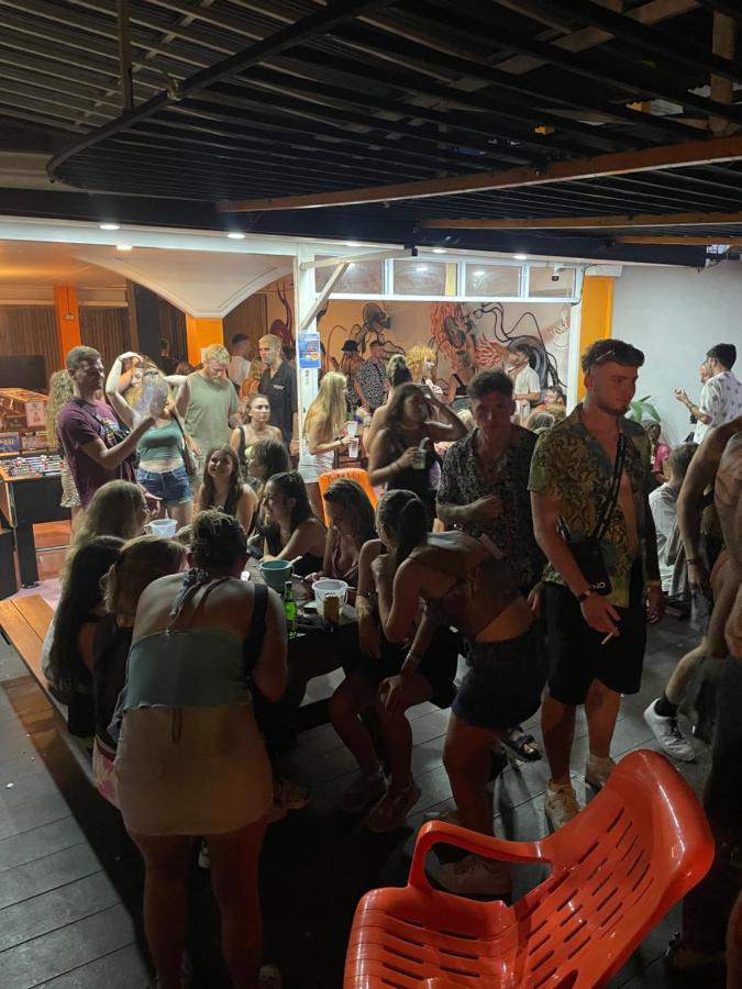 Revolution Koh Tao 호스텔 외부 사진