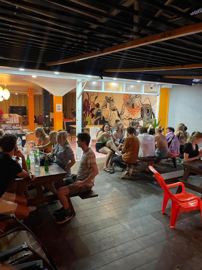 Revolution Koh Tao 호스텔 외부 사진